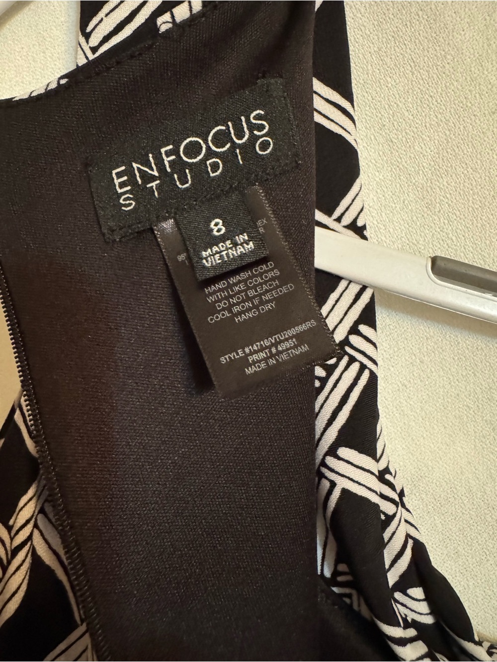 Black & White Geometric Sleeveless Jumpsuit NWT - Picture 15 of 15
